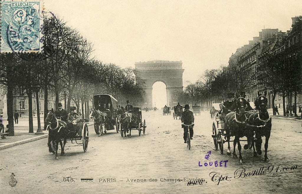 Carte postale ancienne - Les Champs-Elysées et l'Arc de triomphe