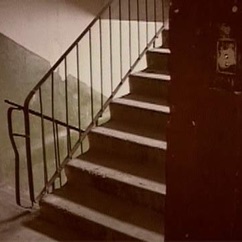 .jpg - La cage d'escalier - une pièce de théâtre de Ludmila Petrouchevskaïa. Лестничная клетка .jpg - La cage d'escalier - une pièce de théâtre de Ludmila Petrouchevskaïa. Лестничная клетка