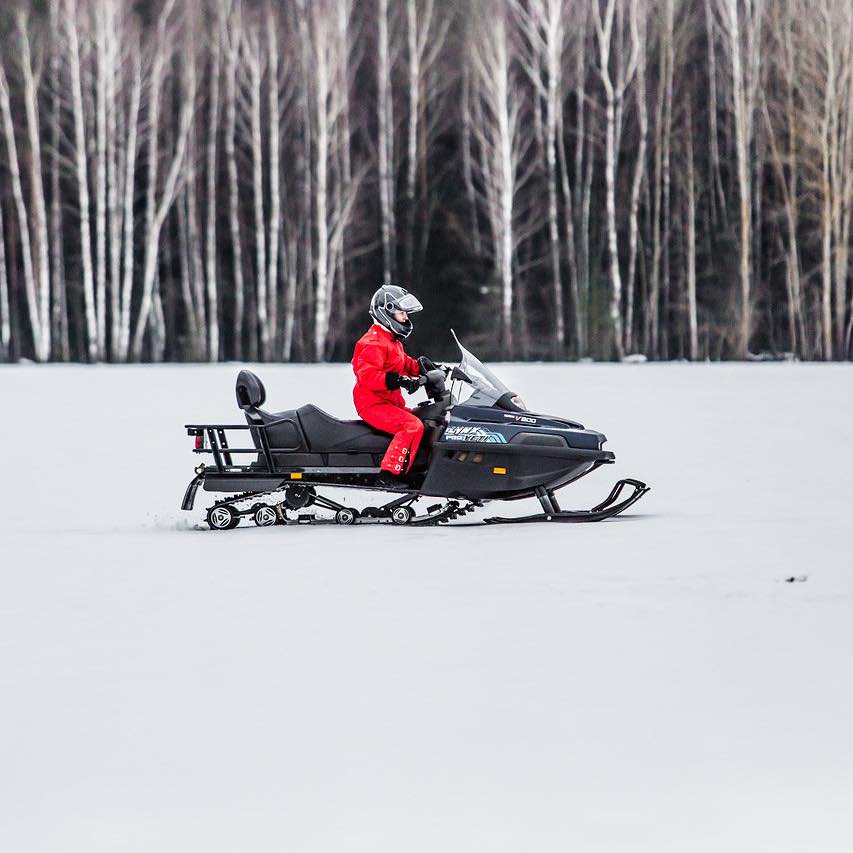 campagne-biélorusse-sport-hiver-moto-neige-Vodar-domaine utilisé dans la page Stage de Russe en Biélorussie lors du Carnaval Slave