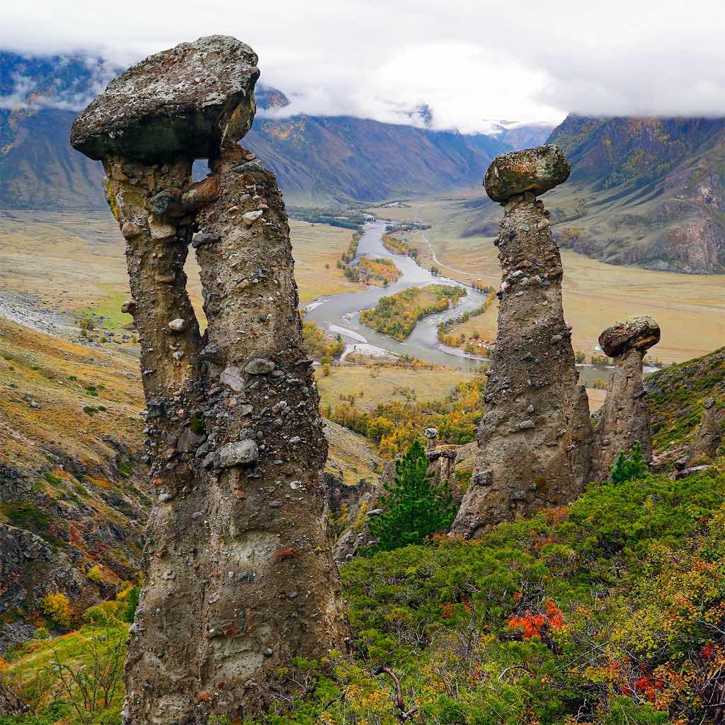 Montagnes-Altai-steles-pierre-Outch-Enmek-каменные-грибы-Уч-Энмек utilisé dans la page Séjour Linguistique en Altaï, en Sibérie | Août 2020